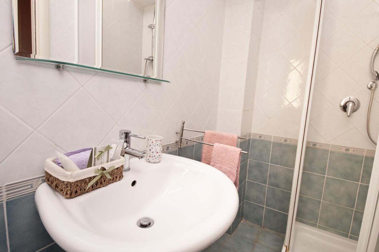 Passeggiate Romane B&B Εξωτερικό φωτογραφία